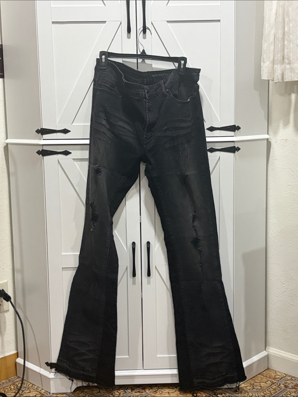 Black Distressed Men's Jeans